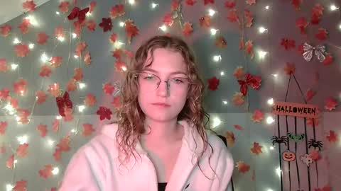 small lily online show from 10.03.25