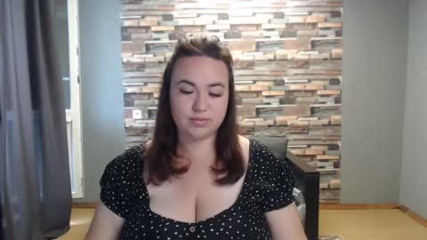 Snapshot of limalagris chatting on 09.20.25 busty princess online show from 09.20.25