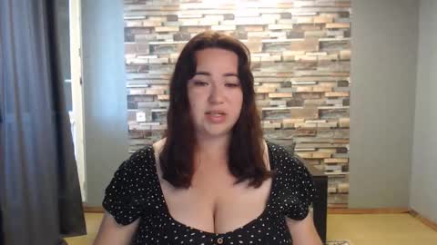 Snapshot of limalagris chatting on 09.21.25 busty princess online show from 09.21.25