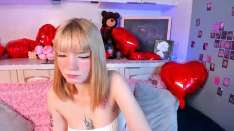 Snapshot of lina_blueeyed chatting on 02.10.25 Lina blueeyed    GMT3 1100-1700 Mon Wed Thu Sat Sun online show from 02.10.25