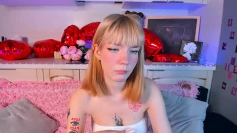 Snapshot of lina_blueeyed chatting on 02.10.25 Lina blueeyed    GMT3 1100-1700 Mon Wed Thu Sat Sun online show from 02.10.25