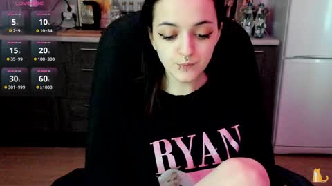 Snapshot of lina_tyaan chatting on 12.16.24 Lina 3  1715622743 online show from 12.16.24
