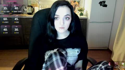 Snapshot of lina_tyaan chatting on 12.28.24 Lina 3  1715622743 online show from 12.28.24