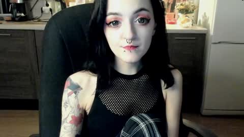 Snapshot of lina_tyaan chatting on 12.31.24 Lina 3  1715622743 online show from 12.31.24