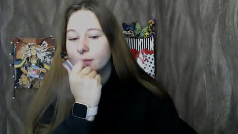 Snapshot of linda_s_ chatting on 10.04.25 Linda online show from 10.04.25