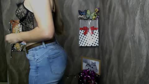 Snapshot of linda_s_ chatting on 10.11.25 Linda online show from 10.11.25