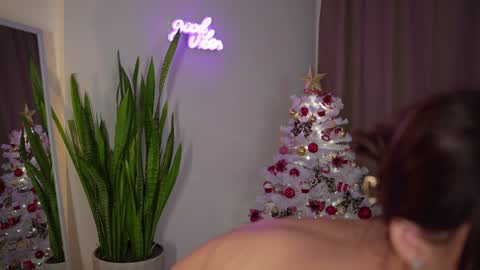 Snapshot of linda_warners chatting on 12.20.24 Call me Linda online show from 12.20.24