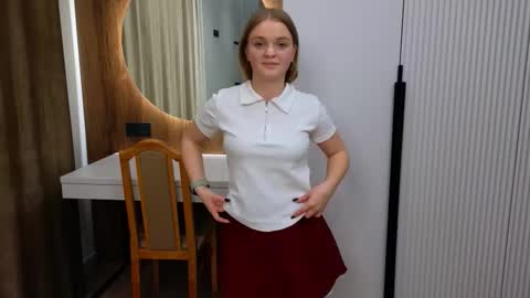 Snapshot of lindseybristow chatting on 11.12.25 Kris online show from 11.12.25