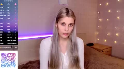 Snapshot of lirelith chatting on 10.29.25 Lilith online show from 10.29.25