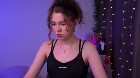 Snapshot of lisa_roses chatting on 11.13.25 Lisa online show from 11.13.25