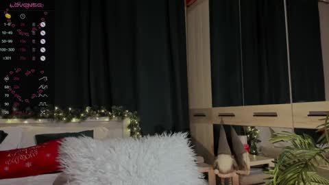 Snapshot of lissa_rose chatting on 12.15.24 lissa_rose online show from 12.15.24