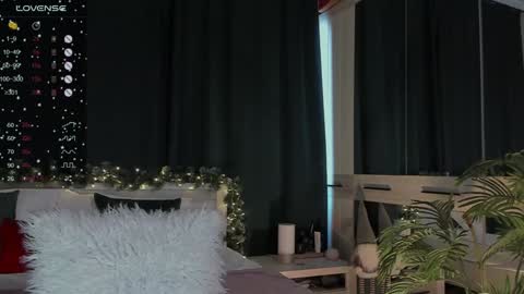 Snapshot of lissa_rose chatting on 12.21.24 lissa_rose online show from 12.21.24