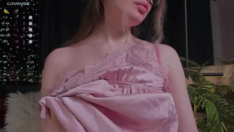 Snapshot of lissa_rose chatting on 12.26.24 lissa_rose online show from 12.26.24