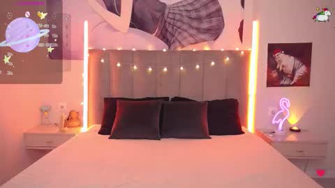 Snapshot of little_food_girl chatting on 09.10.25 Jane online show from 09.10.25