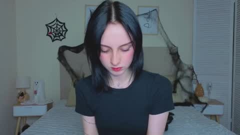 Snapshot of little_mollee chatting on 10.27.25 little_mollee online show from 10.27.25