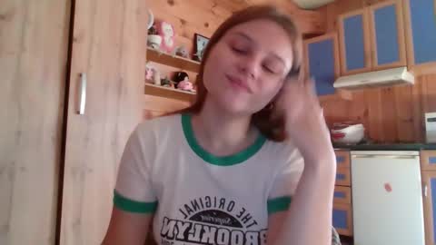 little_shygirl_ online show from 09.14.25