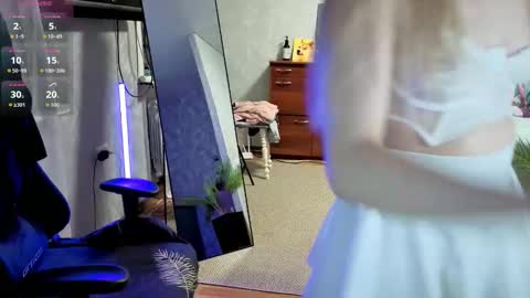 Snapshot of little_sofa99 chatting on 10.02.25 Sonya online show from 10.02.25