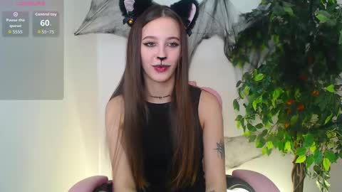 Snapshot of littlee_cherry18 chatting on 10.29.25 Lana online show from 10.29.25