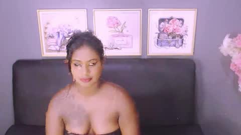 Snapshot of littleindianmilf chatting on 01.28.25 littleindianmilf online show from 01.28.25