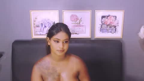 Snapshot of littleindianmilf chatting on 01.30.25 littleindianmilf online show from 01.30.25