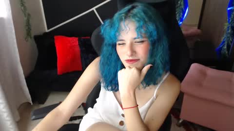 Snapshot of littlenami_ chatting on 09.17.25 LAUREN online show from 09.17.25