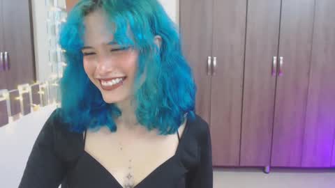 Snapshot of littlenami_ chatting on 09.19.25 LAUREN online show from 09.19.25