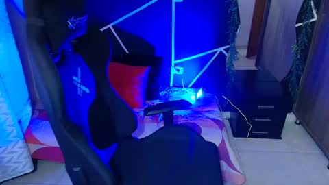 Snapshot of littlenami_ chatting on 10.01.25 LAUREN online show from 10.01.25