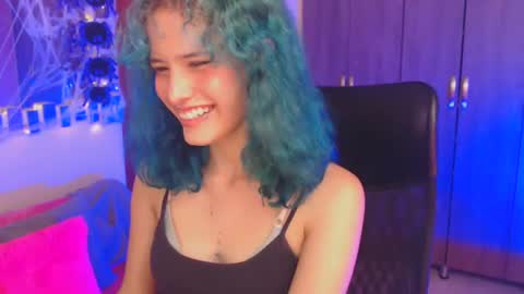 Snapshot of littlenami_ chatting on 10.14.25 LAUREN online show from 10.14.25