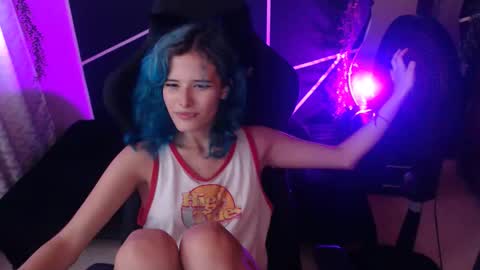 Snapshot of littlenami_ chatting on 10.24.25 LAUREN online show from 10.24.25