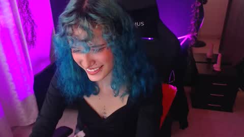 Snapshot of littlenami_ chatting on 10.25.25 LAUREN online show from 10.25.25