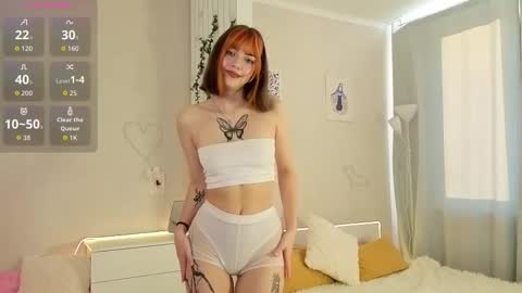 Snapshot of littlenight0wl chatting on 09.24.25 Bella online show from 09.24.25