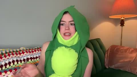 Snapshot of littlesugarpea chatting on 01.04.25 Little Sugar Pea online show from 01.04.25