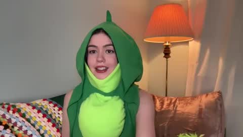 Snapshot of littlesugarpea chatting on 01.12.25 Little Sugar Pea online show from 01.12.25