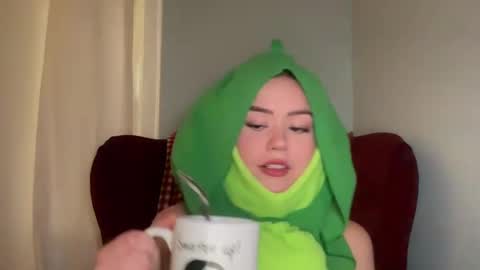 Snapshot of littlesugarpea chatting on 09.09.25 Little Sugar Pea online show from 09.09.25