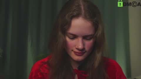 Snapshot of lizbethcoll chatting on 12.24.24 Sunnheart online show from 12.24.24