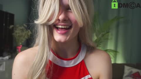 Snapshot of lizbethcoll chatting on 01.08.25 Sunnheart online show from 01.08.25