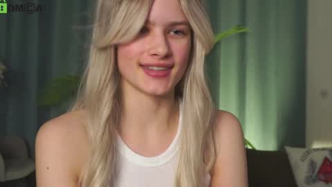 Snapshot of lizbethcoll chatting on 01.14.25 Sunnheart online show from 01.14.25