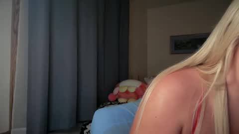 Snapshot of lizpurrxxx chatting on 03.06.25 Liz Purr online show from 03.06.25