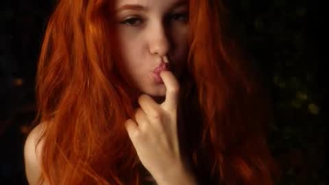 Snapshot of lizzie_gallen chatting on 10.16.25 Elizabeth online show from 10.16.25