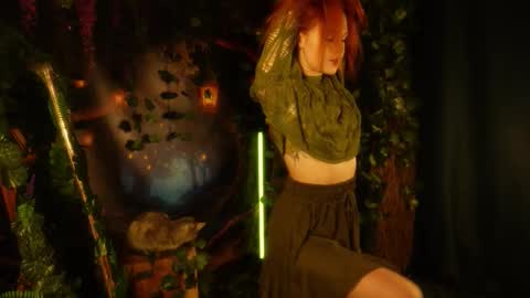 Snapshot of lizzie_gallen chatting on 10.23.25 Elizabeth online show from 10.23.25