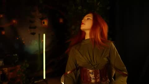 Snapshot of lizzie_gallen chatting on 11.05.25 Elizabeth online show from 11.05.25