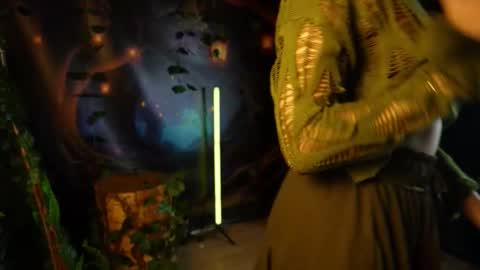 Snapshot of lizzie_gallen chatting on 11.07.25 Elizabeth online show from 11.07.25