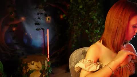 Snapshot of lizzie_gallen chatting on 11.08.25 Elizabeth online show from 11.08.25