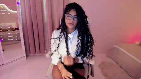 Snapshot of lm_kloeeh chatting on 01.21.25 Kloe see you 28-11 to celebrate my birthday online show from 01.21.25