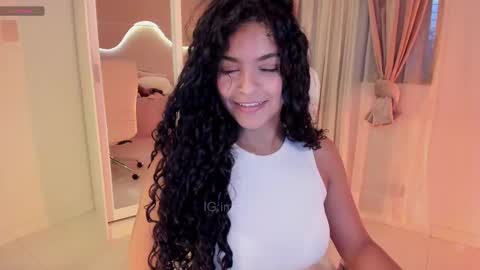 Snapshot of lm_kloeeh chatting on 03.08.25 Kloe see you 28-11 to celebrate my birthday online show from 03.08.25