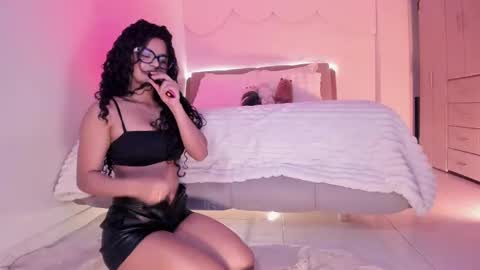 Snapshot of lm_kloeeh chatting on 09.27.25 Kloe see you 28-11 to celebrate my birthday online show from 09.27.25