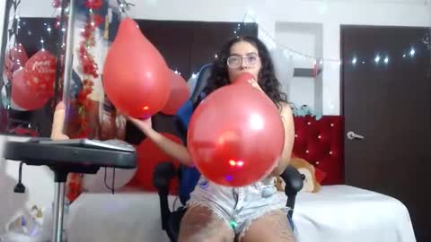 Snapshot of lola_fiery chatting on 12.08.24 lola_fiery online show from 12.08.24