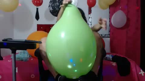 Snapshot of lola_fiery chatting on 12.23.24 lola_fiery online show from 12.23.24