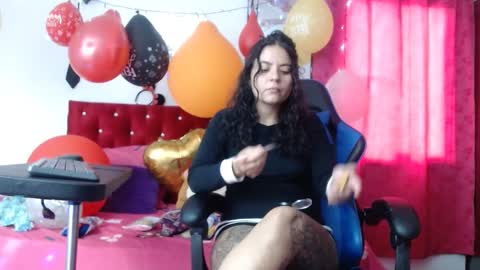 Snapshot of lola_fiery chatting on 12.28.24 lola_fiery online show from 12.28.24