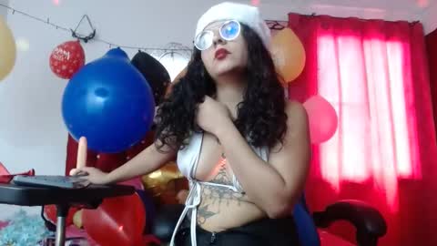 Snapshot of lola_fiery chatting on 12.28.24 lola_fiery online show from 12.28.24